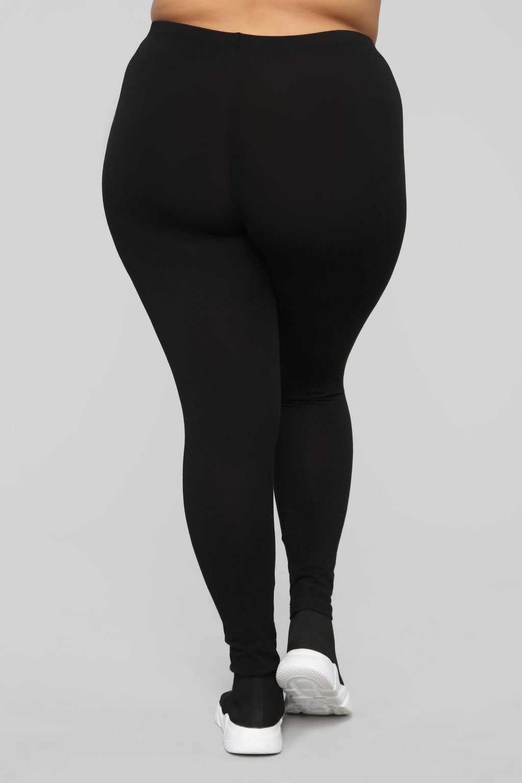 https://cdn.shopify.com/s/files/1/0293/9277/products/01-02-19_Studio_1_DV_14-32-18_61611_Black_0427_JF.jpg?v=1617299967