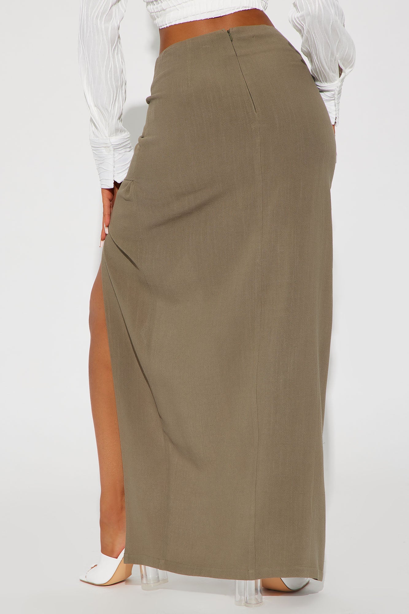 https://cdn.shopify.com/s/files/1/0293/9277/products/01-17-23Studio6_RT_IM_14-28-22_28_S50034C_Olive_8697_SG.jpg?v=1715189475